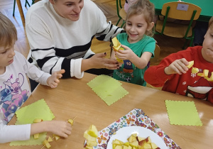 Wiewiórki- program ZDROWO ROŚNIEMY- jabłko!