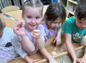 Dzień Dinozaura w grupie „Sówki" – Mały Eksperymentator!