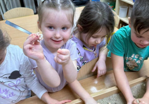 Dzień Dinozaura w grupie „Sówki" – Mały Eksperymentator!