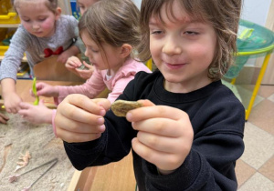 Dzień Dinozaura w grupie „Sówki" – Mały Eksperymentator!