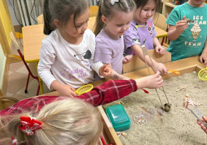 Dzień Dinozaura w grupie „Sówki" – Mały Eksperymentator!