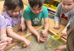 Dzień Dinozaura w grupie „Sówki" – Mały Eksperymentator!