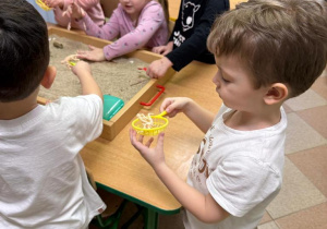 Dzień Dinozaura w grupie „Sówki" – Mały Eksperymentator!