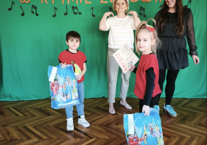 Klara i Jan z grupy "Jeżyki" na Międzyprzedszkolnym Konkursie Piosenki!