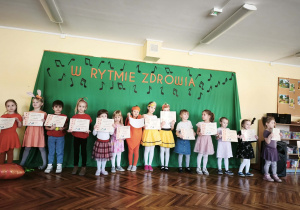 Klara i Jan z grupy "Jeżyki" na Międzyprzedszkolnym Konkursie Piosenki!