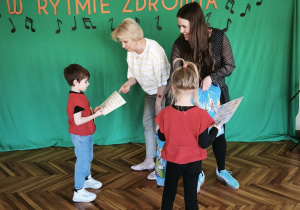 Klara i Jan z grupy "Jeżyki" na Międzyprzedszkolnym Konkursie Piosenki!