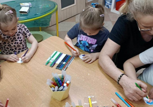 Wiewiórki- Mały eksperymentator- eksperymenty z mlekiem!