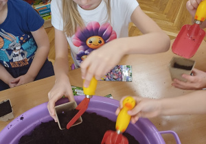 Wiosenny kącik przyrody- Wiewiórki! Mały Eksperymentator!