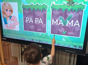 „Myślę o szkole, bawiąc się monitorem" – rozwijamy kompetencje cyfrowe!