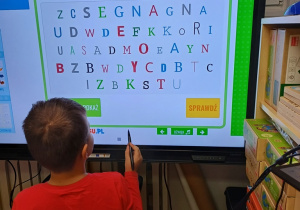 „Myślę o szkole, bawiąc się monitorem" – rozwijamy kompetencje cyfrowe!