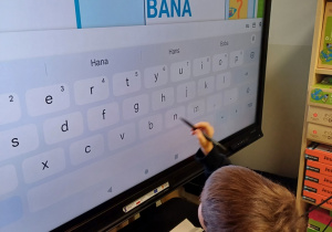 „Myślę o szkole, bawiąc się monitorem" – rozwijamy kompetencje cyfrowe!