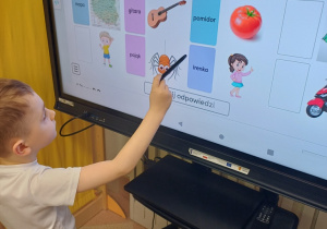 „Myślę o szkole, bawiąc się monitorem" – rozwijamy kompetencje cyfrowe!