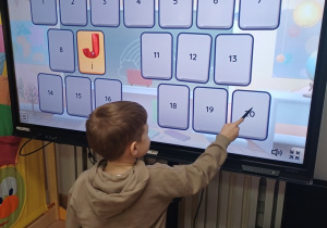 „Myślę o szkole, bawiąc się monitorem" – rozwijamy kompetencje cyfrowe!