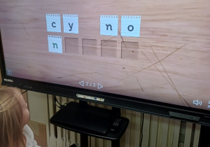 „Myślę o szkole, bawiąc się monitorem" – rozwijamy kompetencje cyfrowe!