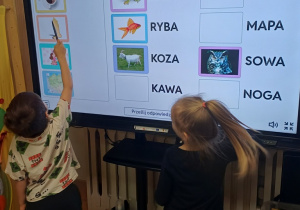 „Myślę o szkole, bawiąc się monitorem" – rozwijamy kompetencje cyfrowe!