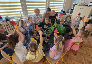 Niedźwiadki- mali ogrodnicy!