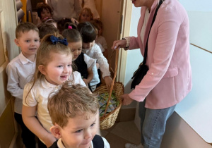 Wielkanocne spotkania dzieci z Zajączkiem!