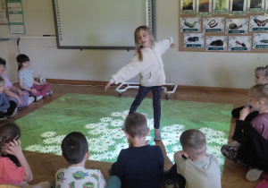 Zabawy ,,Jeżyków" z Smart Floor!