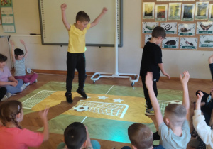 Zabawy ,,Jeżyków" z Smart Floor!