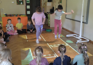 Zabawy ,,Jeżyków" z Smart Floor!