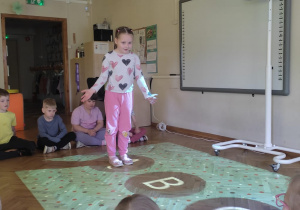 Zabawy ,,Jeżyków" z Smart Floor!