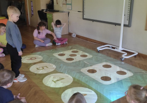 Zabawy ,,Jeżyków" z Smart Floor!