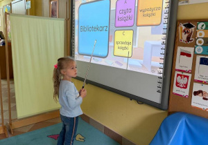 „Tablica multimedialna jest genialna" – zajęcia w gr Sówki