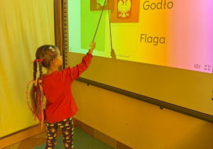 „Tablica multimedialna jest genialna" – zajęcia w gr Sówki