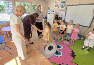 Niedźwiadki- dyplomy i książki już wręczone, rok szkolny dobiega końca!