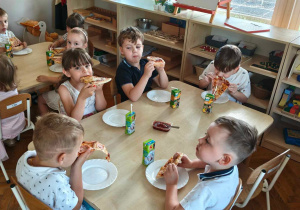 Ślimaczki- dyplomy i książki już wręczone, rok szkolny dobiega końca!