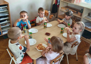 Ślimaczki- dyplomy i książki już wręczone, rok szkolny dobiega końca!