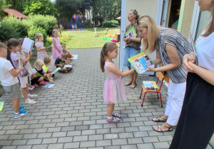 Mróweczki- dyplomy i książki już wręczone, rok szkolny dobiega końca!