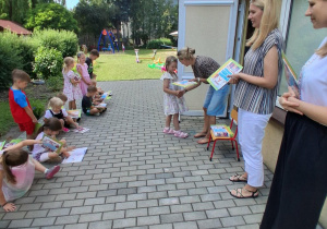 Mróweczki- dyplomy i książki już wręczone, rok szkolny dobiega końca!