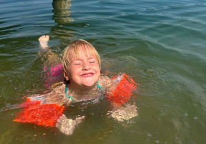 Natalka z Sówek pod namiotem na Mazurach!