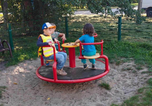 Ślimaczki korzystają z pięknej pogody!