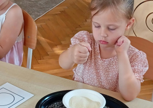 TERAPI RĘKI PRZEZ NATURĘ W MRÓWECZKACH