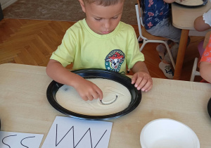 TERAPI RĘKI PRZEZ NATURĘ W MRÓWECZKACH