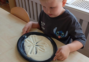 TERAPI RĘKI PRZEZ NATURĘ W MRÓWECZKACH
