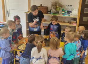 Jesienne dary ogrodu i sadu – "Ślimaczki" poznają zdrowe smaki!