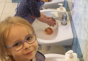 Jesienne dary ogrodu i sadu – "Ślimaczki" poznają zdrowe smaki!