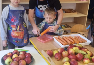 Jesienne dary ogrodu i sadu – "Ślimaczki" poznają zdrowe smaki!