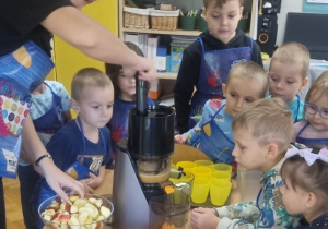 Jesienne dary ogrodu i sadu – "Ślimaczki" poznają zdrowe smaki!