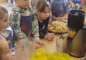 Jesienne dary ogrodu i sadu – "Ślimaczki" poznają zdrowe smaki!