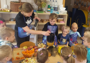 Jesienne dary ogrodu i sadu – "Ślimaczki" poznają zdrowe smaki!