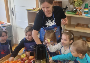 Jesienne dary ogrodu i sadu – "Ślimaczki" poznają zdrowe smaki!