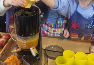 Jesienne dary ogrodu i sadu – "Ślimaczki" poznają zdrowe smaki!