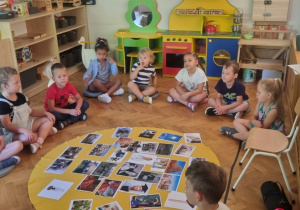 Pierwsza "lekcja ciszy" w grupie Zajączki oddziału Montessori!