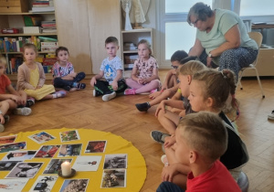 Pierwsza "lekcja ciszy" w grupie Zajączki oddziału Montessori!