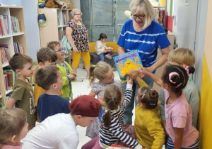 Zajączki w bibliotece!