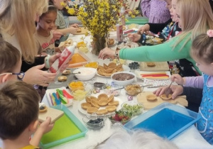 PROGRAM PROMOCJI ZDROWIA-Wielkanocne warsztaty kulinarne dla Babć i Dziadków- Zajączki!